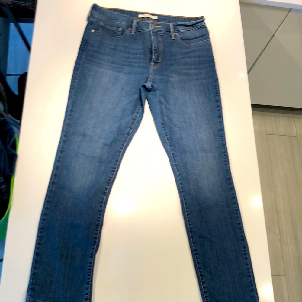Levi’s jeans size 32